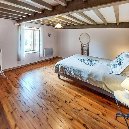 Holiday home 4 Bedroom Awesome In Champoly