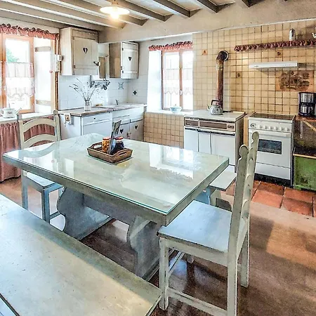4 Bedroom Awesome In Holiday home *