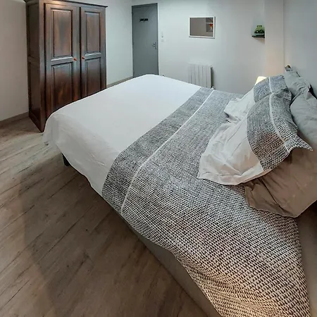 4 Bedroom Awesome In Holiday home Champoly