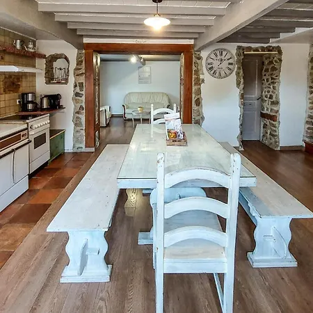 4 Bedroom Lovely Home In Champoly Champoly