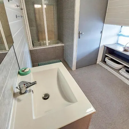 Holiday home 4 Bedroom Awesome In *