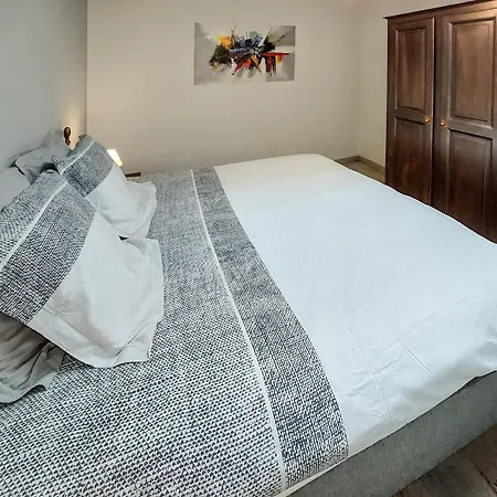 4 Bedroom Awesome In Holiday home *